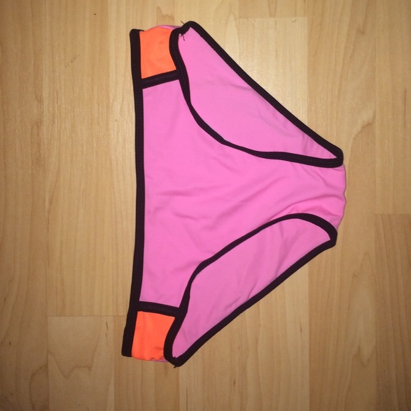 Triangle bikini - Picture 3 of 4