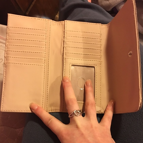 Guess Wallet - Picture 2 of 2