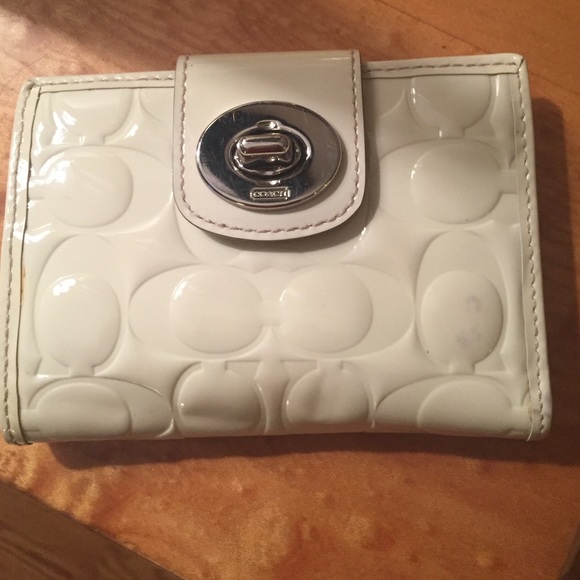 Authentic COACH Mini Wallet-Cream Patent Leather