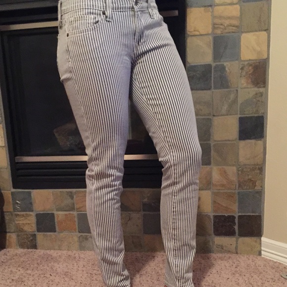 Lucky Brand Denim - PRICE ⬇️⬇️⬇️Unique Lucky Brand Jeans