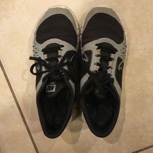 black and gray nike free run 3