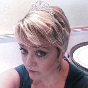 Meet your Posher, Lois