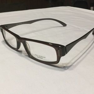 Toni Morgan frames in deep bronze!