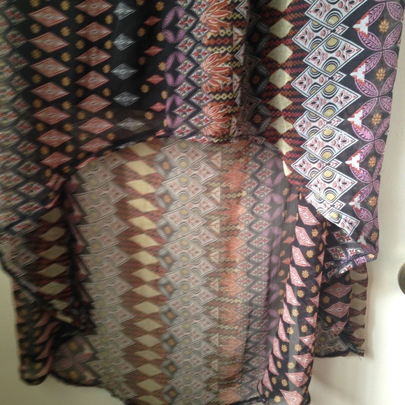 😍SOLD😍Sheer high low patterned bohemian skirt - Picture 3 of 4