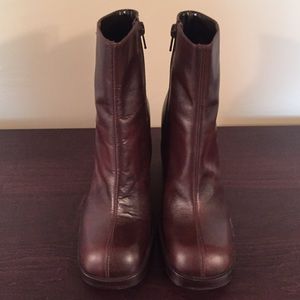 Kf Ltd dark brown boots
