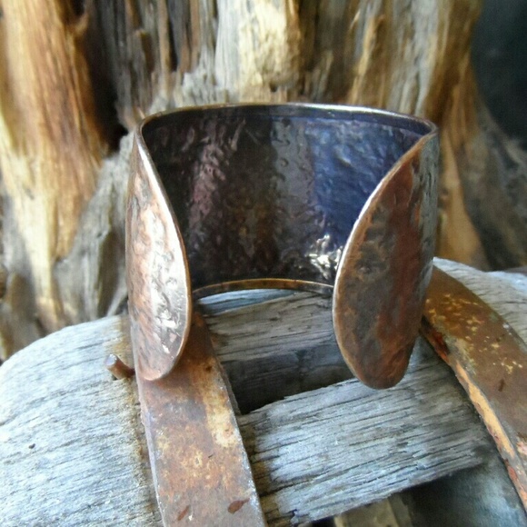SOLD OUT!🚨LAST ONE!🚨 Hammered Pistol Cuff - Picture 2 of 2