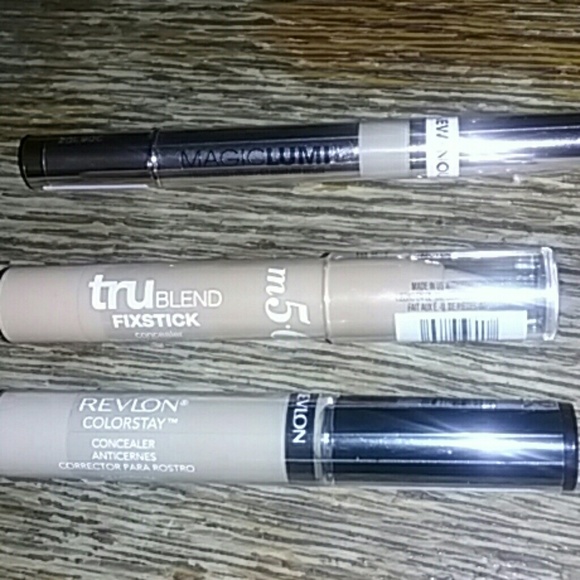 (Med) concealer and (med) highlighter - Picture 1 of 1