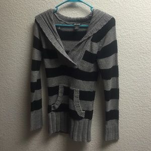 Wet seal sweater. Size small