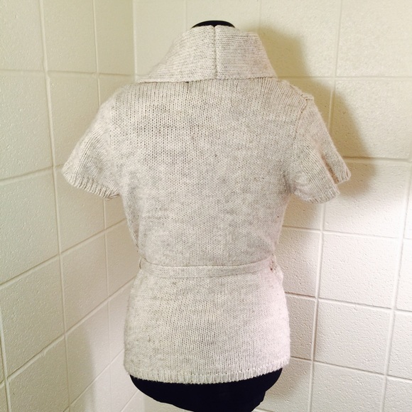 Tan sweater - Picture 3 of 3