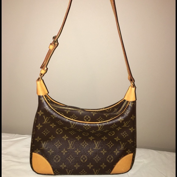 🌹SOLD🌹Authentic Louis Vuitton Boulogne. 🌹SOLD🌹 - Picture 2 of 4