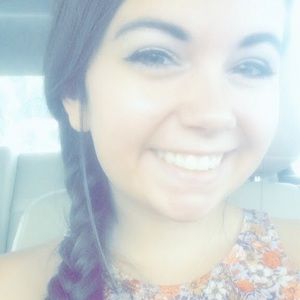 Meet your Posher, Caitlin