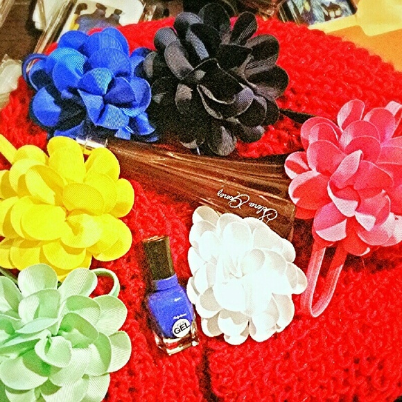 SALE! 1/2 bouquet of stunning flower hairbands! - Picture 1 of 2