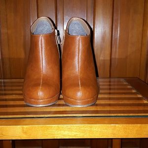 Size 8 Cognac ankle booties
