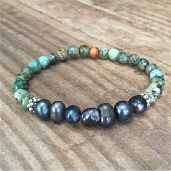 Set of 5 Pearl Stretch Bracelets - Picture 3 of 6