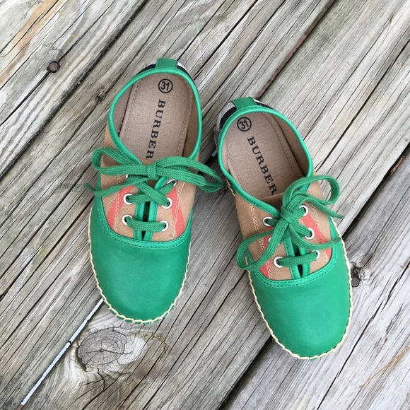 NEW W/ TAGS! BURBERRY unisex toddler shoes - Picture 2 of 4