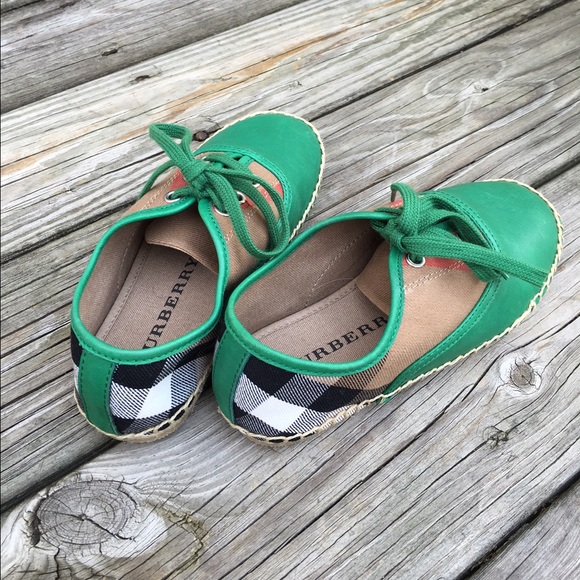 NEW W/ TAGS! BURBERRY unisex toddler shoes - Picture 4 of 4