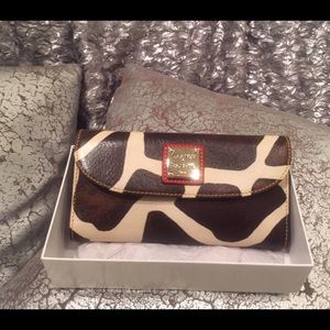 Dooney & Bourke checkbook organizer NWT