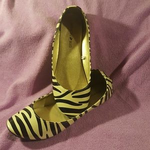 NEVER used Zebra Print Flats