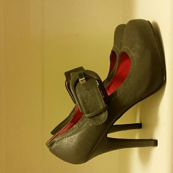 Gray Heels Size 8.5