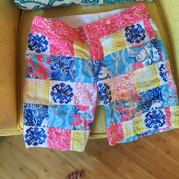 Lilly Pulitzer Bermuda Shorts Floral Print size 2