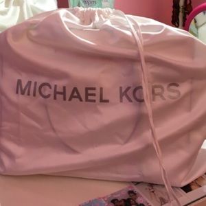 MK purse 100% authentic (MAKE OFFER IN COMMENTS)