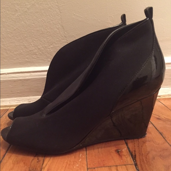 Bandolino open-toe black wedge shoes