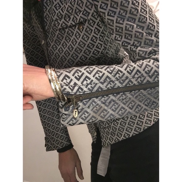 FENDI 💯 Authentic RARE Rain Coat - Picture 2 of 4