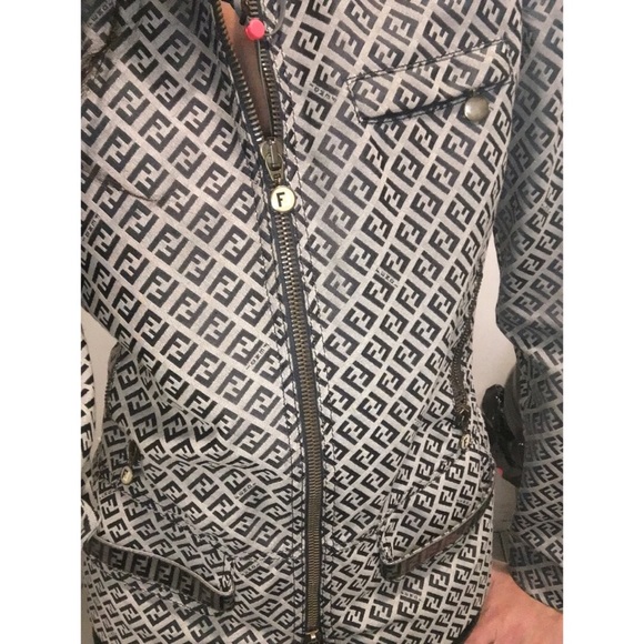 FENDI 💯 Authentic RARE Rain Coat - Picture 3 of 4