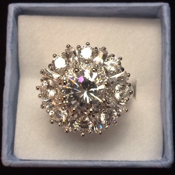 2 ct. White Topaz Cocktail Ring💎