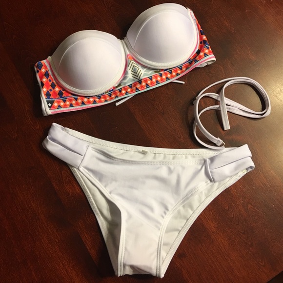 Bikini top & bottom - Picture 1 of 4