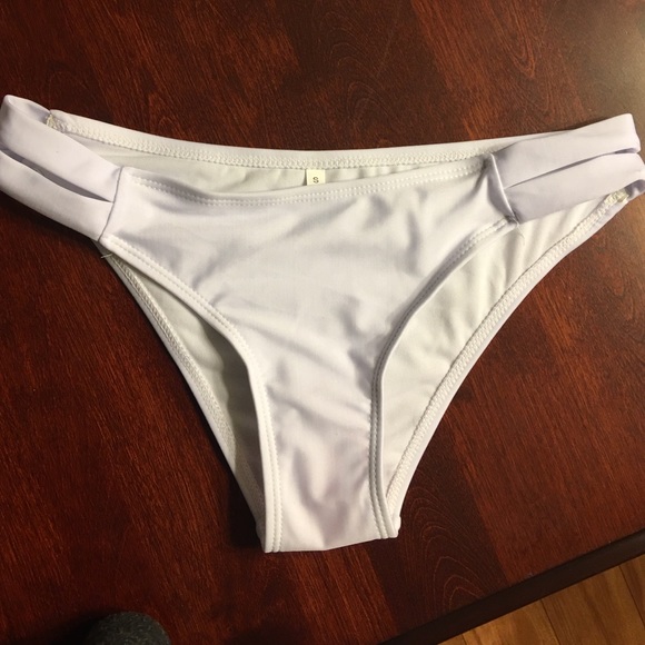 Bikini top & bottom - Picture 4 of 4