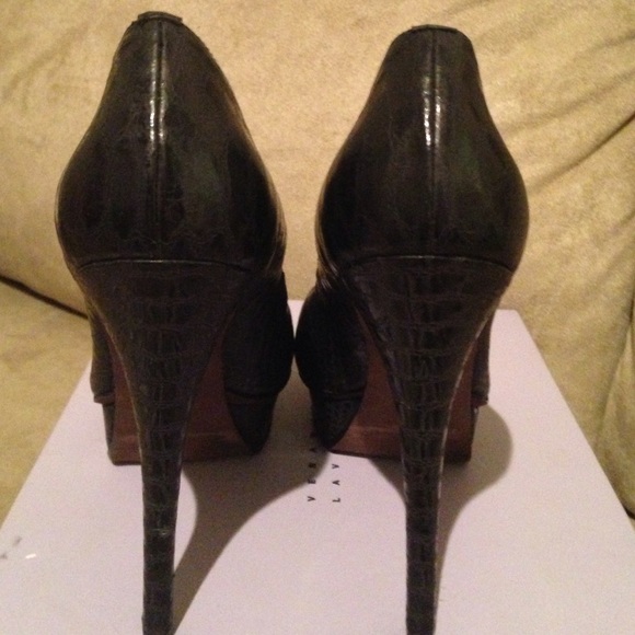 Vera Wang - Lavender Collection, Black Zoey Shoes - Picture 2 of 4