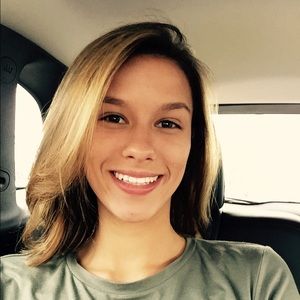 Meet your Posher, Kayla