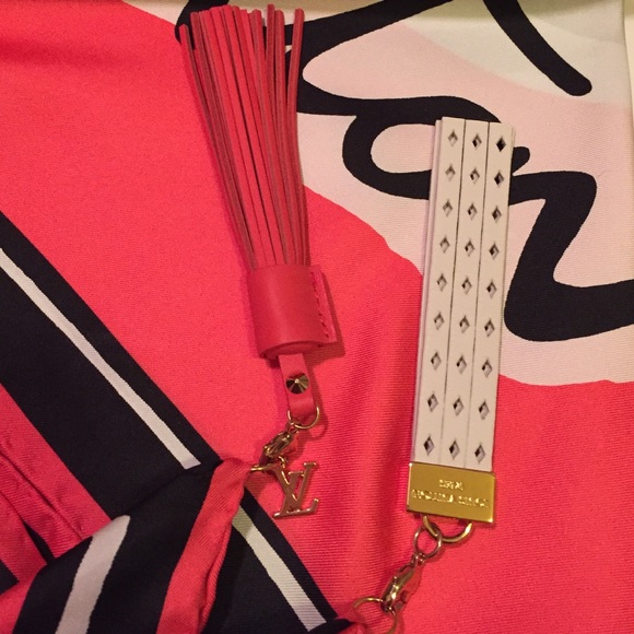 Limited Louis Vuitton scarf - Picture 4 of 4