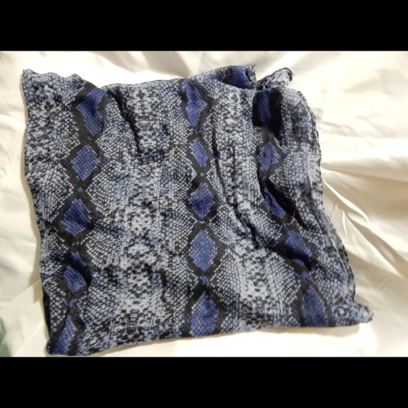 🎈FINAL SALE! Blue and Black Snake Pattern Scarf