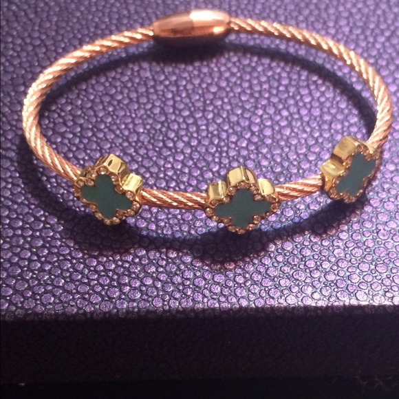 🍀Lucky Clover Enamel Cuff/Bracelet🍀
