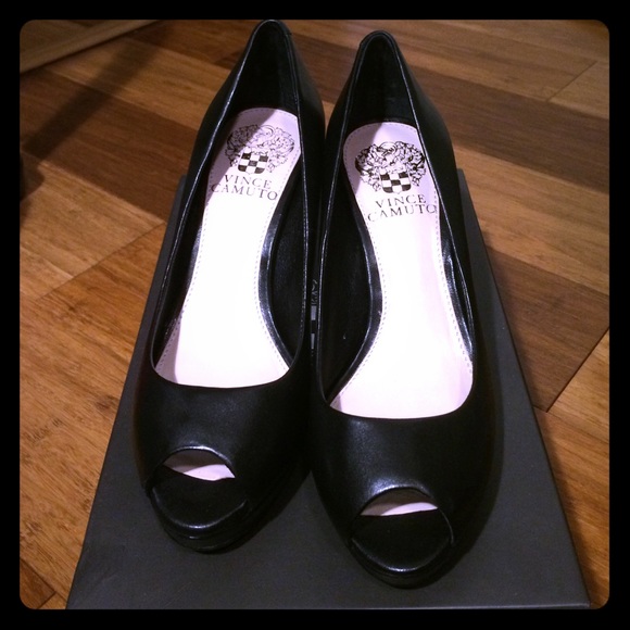 Vince Camuto Kendall Peep Toe Pump