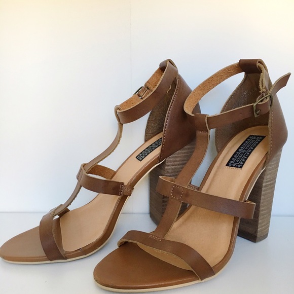 UO Deena & Ozzy Strappy Stacked Heel