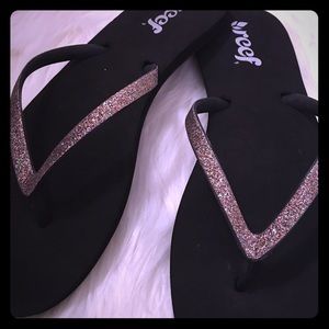 Reef Foam Black Sparkles Flip Flops size 8-9