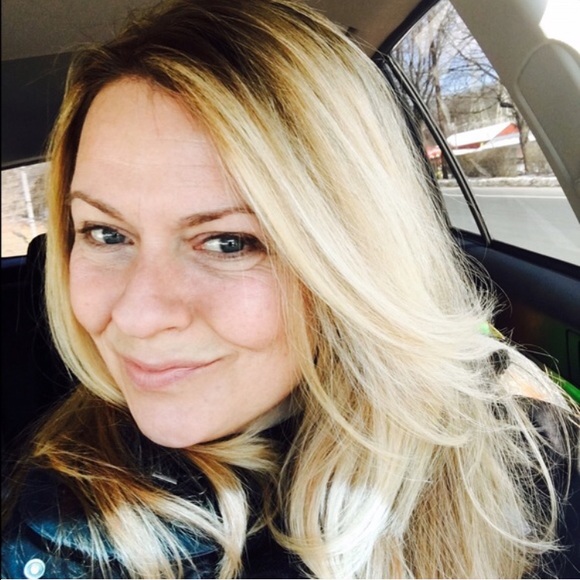 Meet your Posher, Debi - Picture 3 of 4