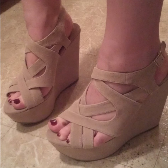 Kelsi by Kelsi Dagger nude platform wedges