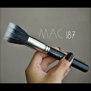 MAC 187 Brush, made w/ fine goat & premium fibers.