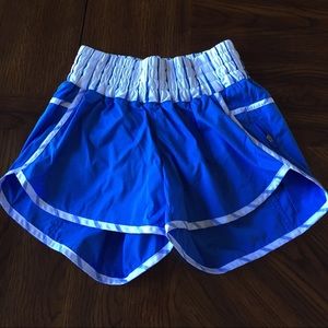 Lululemon Tracker Short II Size 6