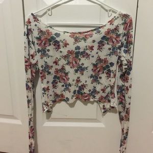 Beautiful BNWOT Brandy Mellville flower top