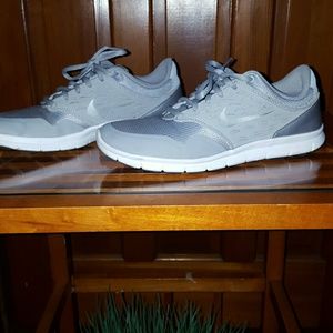 Size 8 Gray/Silver Nike running shoe