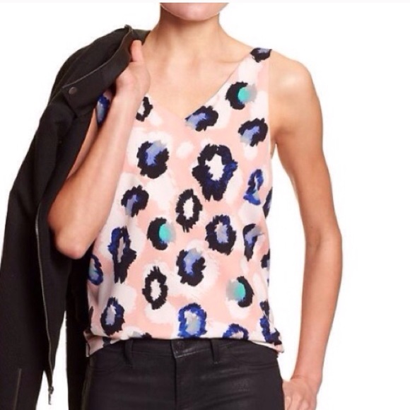 SOLD: Banana Republic pink top - Picture 3 of 4