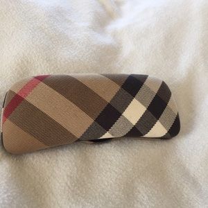 ‼️last chance‼️Burberry Glasses Case!