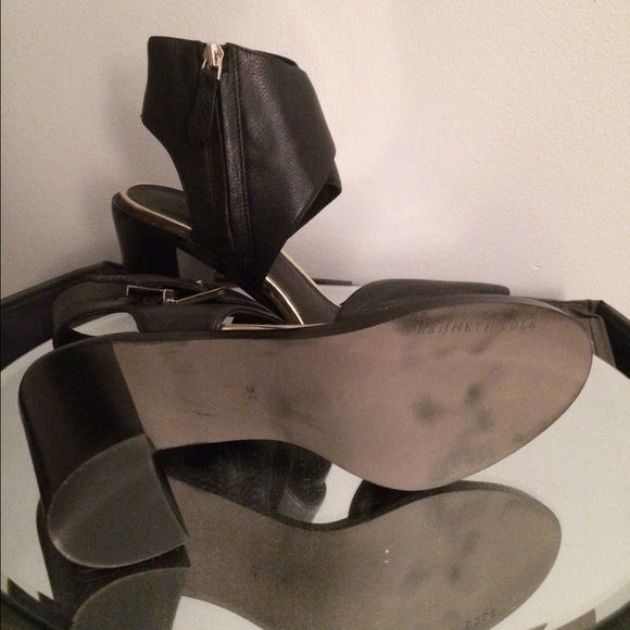 Kenneth Cole New York Black Dress Sandal - Picture 3 of 3