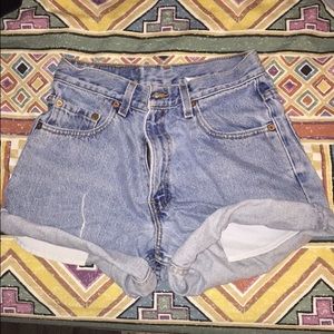 LEVI HIGH WAISTED SHORTS