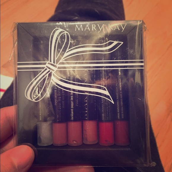 ☺️Mine nourishine lipgloss plus set